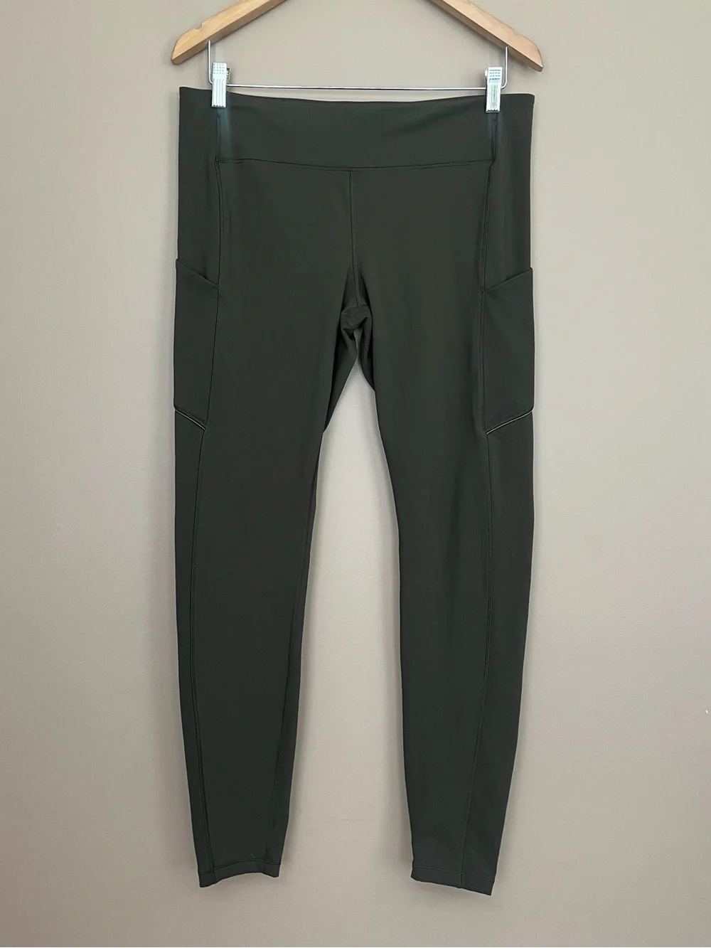 {Lululemon} Speed Up Tight Full-On Luxtreme 28